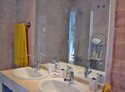 http://estatesinthesun.com/properties/wp-content/uploads/2012/10/5-1.jpg