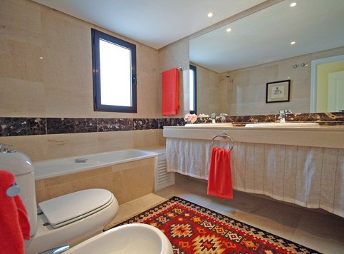 http://estatesinthesun.com/properties/wp-content/uploads/2012/10/63.jpg