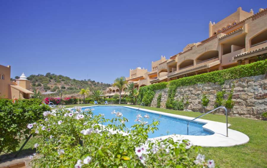 http://estatesinthesun.com/properties/wp-content/uploads/2012/10/785227.jpg