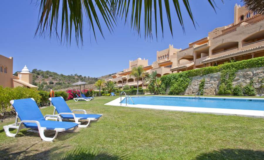 http://estatesinthesun.com/properties/wp-content/uploads/2012/10/785231.jpg