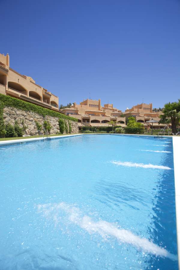 http://estatesinthesun.com/properties/wp-content/uploads/2012/10/785233.jpg