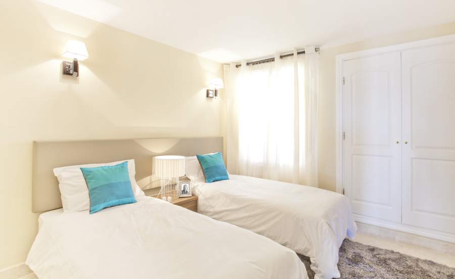 http://estatesinthesun.com/properties/wp-content/uploads/2012/10/785247.jpg