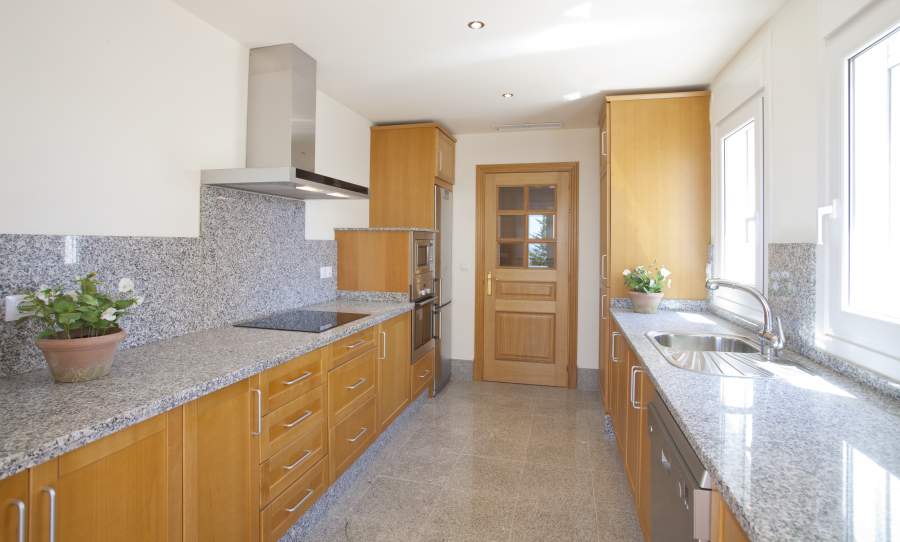 http://estatesinthesun.com/properties/wp-content/uploads/2012/10/785322.jpg