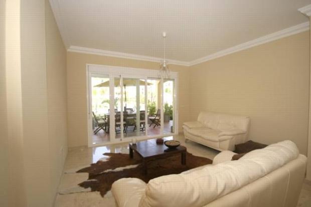 http://estatesinthesun.com/properties/wp-content/uploads/2012/10/89338_CSF3426CDS_IMG_01_0000_max_620x414.jpg