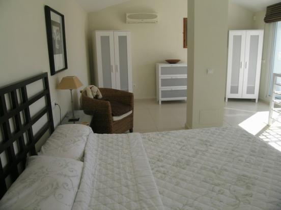 http://estatesinthesun.com/properties/wp-content/uploads/2012/10/89338_CSF3473CDS_IMG_11_0000_max_620x414.jpg