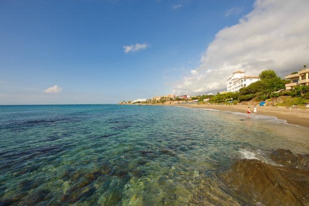 http://estatesinthesun.com/properties/wp-content/uploads/2012/10/89338_CSF3474CDS_IMG_02_0000_max_620x414.jpg