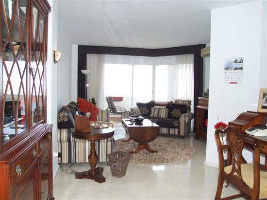 http://estatesinthesun.com/properties/wp-content/uploads/2012/10/89338_CSF3647CDS_IMG_06_0000.jpg