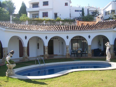 http://estatesinthesun.com/properties/wp-content/uploads/2012/11/ShowMedia-1314.jpg