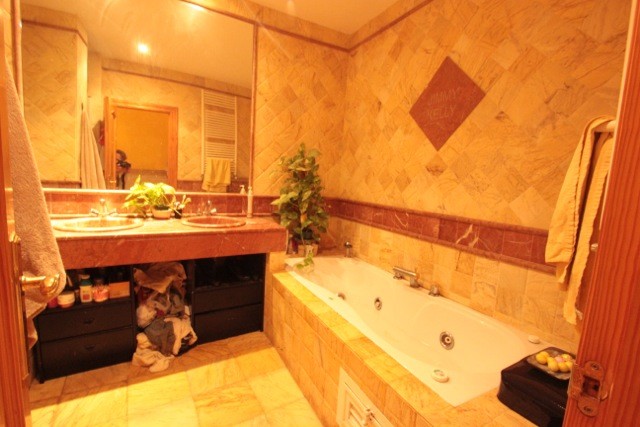 http://estatesinthesun.com/properties/wp-content/uploads/2012/11/ShowMedia-924.jpg