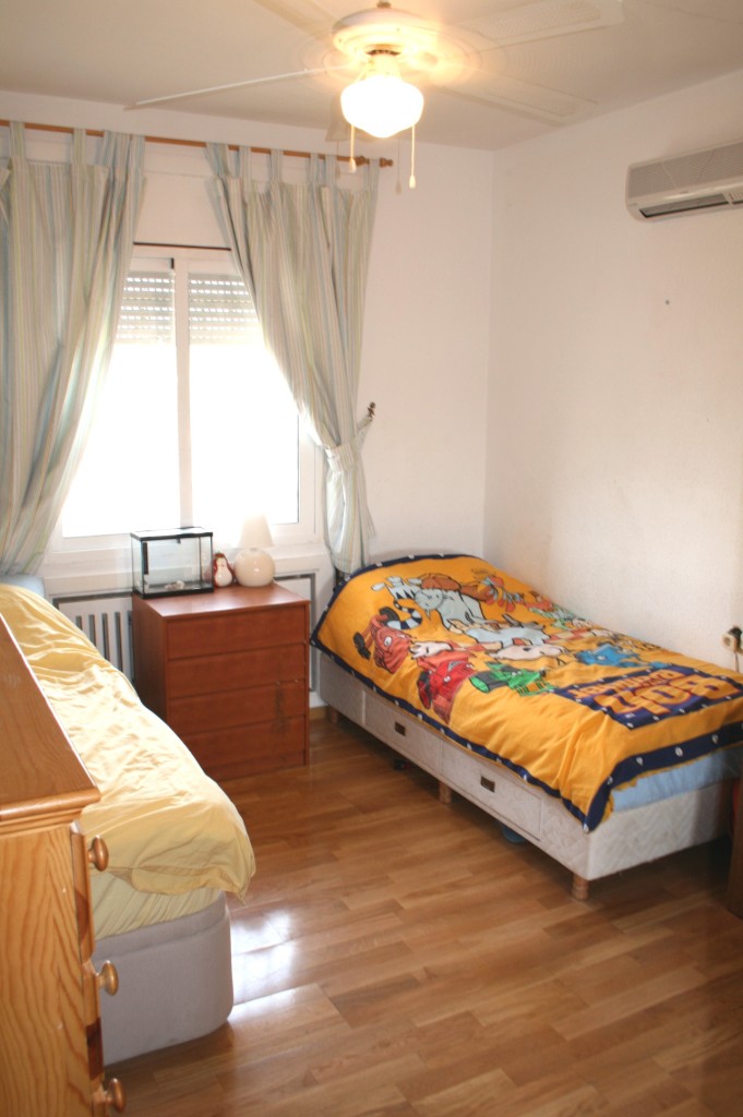 http://estatesinthesun.com/properties/wp-content/uploads/2012/12/5v0579_16_16-bedroom-5.jpg