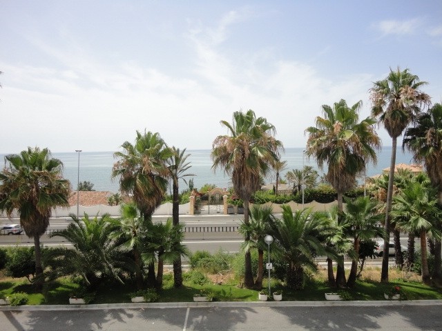 http://estatesinthesun.com/properties/wp-content/uploads/2012/12/ShowMedia-112.jpg