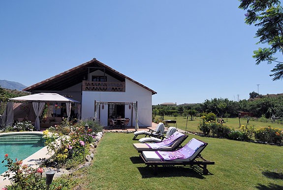 http://estatesinthesun.com/properties/wp-content/uploads/2012/12/ShowMedia-119.jpg