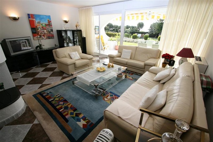 http://estatesinthesun.com/properties/wp-content/uploads/2012/12/ShowMedia-14.jpg