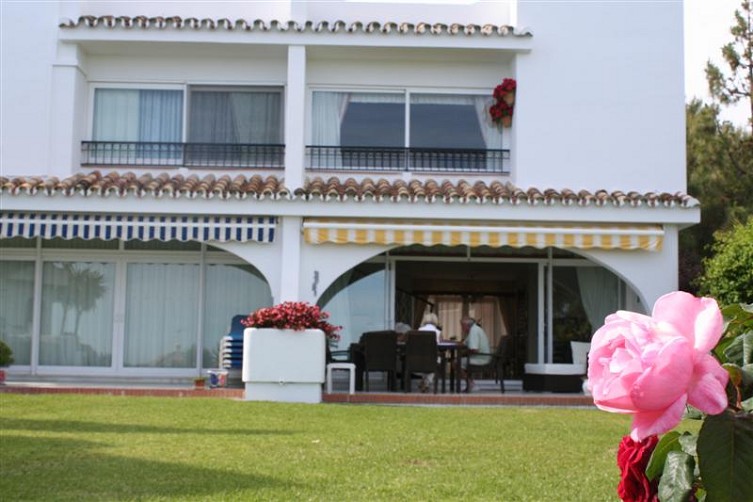 http://estatesinthesun.com/properties/wp-content/uploads/2012/12/ShowMedia-15.jpg
