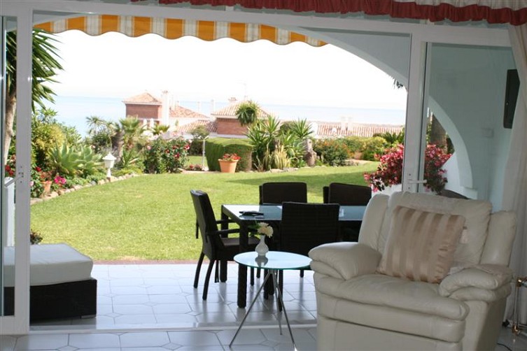 http://estatesinthesun.com/properties/wp-content/uploads/2012/12/ShowMedia-22.jpg