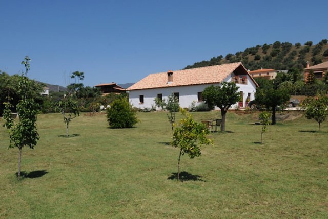 http://estatesinthesun.com/properties/wp-content/uploads/2012/12/ShowMedia-29.jpg
