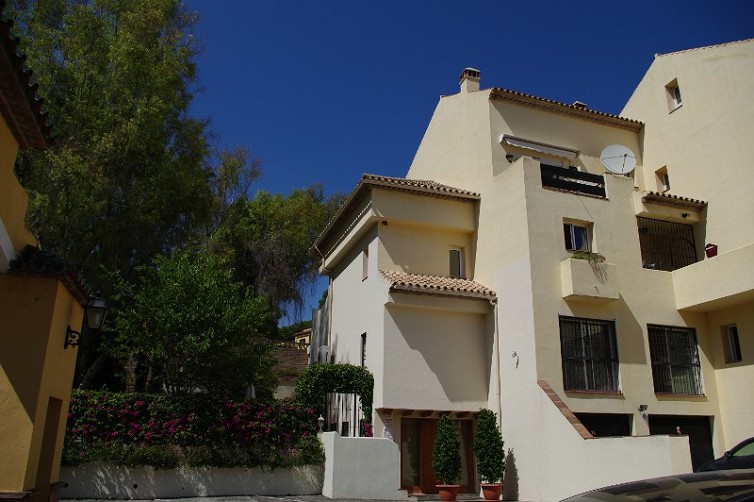 http://estatesinthesun.com/properties/wp-content/uploads/2012/12/ShowMedia-64.jpg