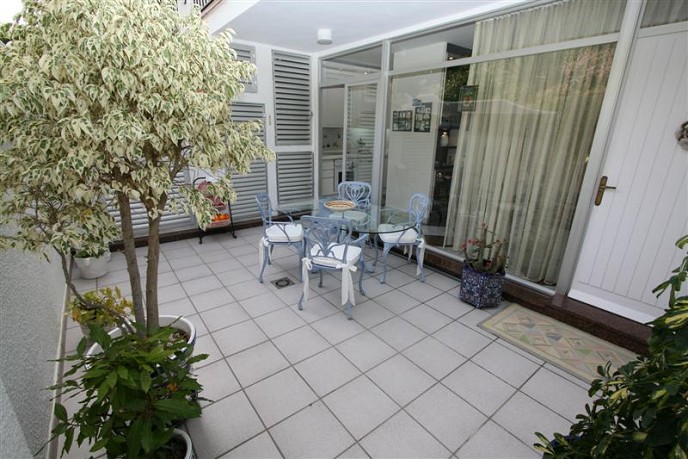 http://estatesinthesun.com/properties/wp-content/uploads/2012/12/ShowMedia-71.jpg