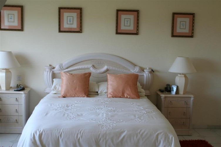 http://estatesinthesun.com/properties/wp-content/uploads/2012/12/ShowMedia-72.jpg