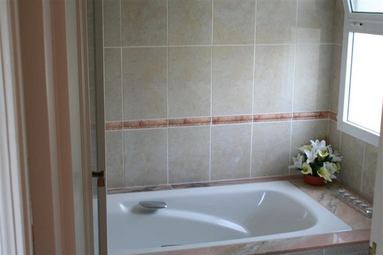 http://estatesinthesun.com/properties/wp-content/uploads/2012/12/ShowMedia-92.jpg