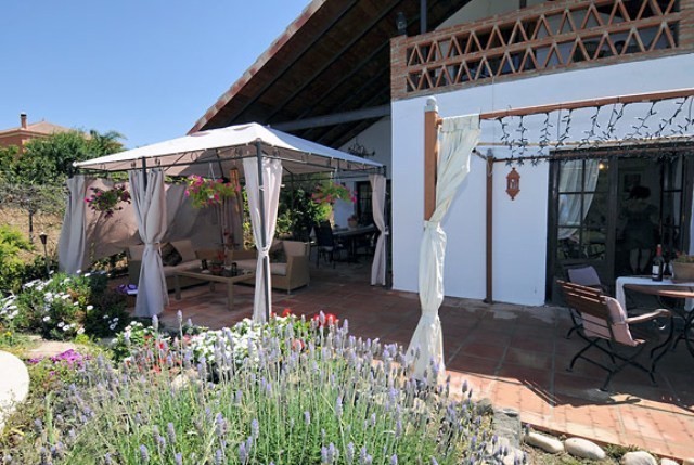 http://estatesinthesun.com/properties/wp-content/uploads/2012/12/ShowMedia-98.jpg