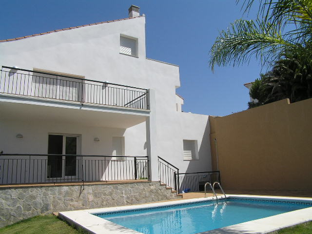 http://estatesinthesun.com/properties/wp-content/uploads/2013/01/18.jpg