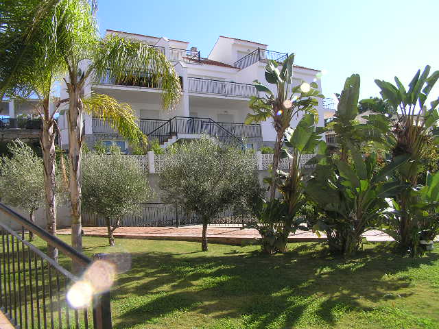 http://estatesinthesun.com/properties/wp-content/uploads/2013/01/25.jpg