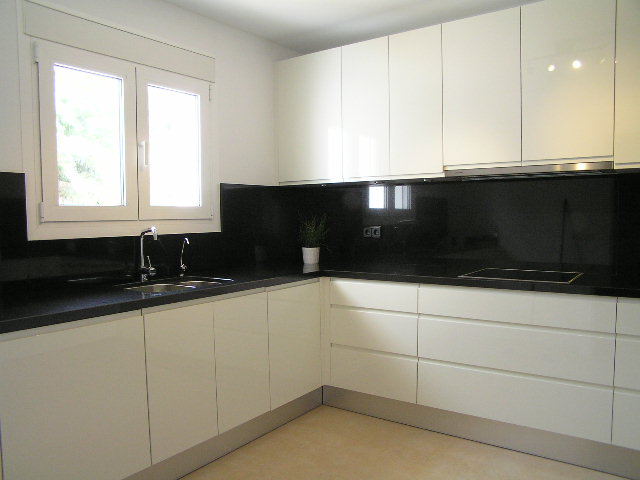 http://estatesinthesun.com/properties/wp-content/uploads/2013/01/4.jpg
