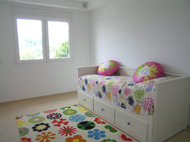 http://estatesinthesun.com/properties/wp-content/uploads/2013/01/8.jpg
