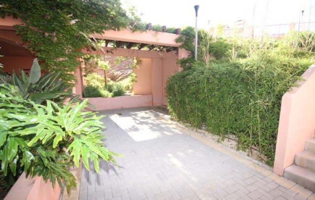 http://estatesinthesun.com/properties/wp-content/uploads/2014/07/img_155276_1495015.jpg